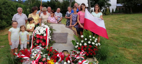 Samochodowy rajd NIEPODLEGŁOŚCI z biało-czerwoną