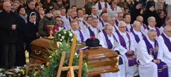 Ostatnie pożegnanie ks. Eugeniusza Dryniaka, kapelana podkarpackiej „Solidarności” (FOTORELACJA)