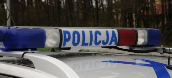 Pijany mężczyzna wjechał w rondo i zaparkował na nasypie!