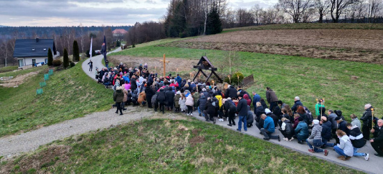 ZAGÓRZ: Droga Krzyżowa na zagórski „Karmel”
