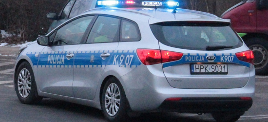 Kursantka potrąciła instruktora i uszkodziła dwa samochody!