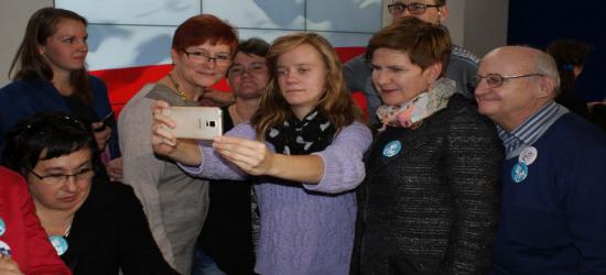 Głusi na spotkaniu z Beatą Szydło. Walczą o godne życie (ZDJĘCIA)
