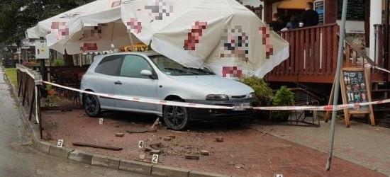 POLAŃCZYK: Wjechał w ogródek, w którym siedzieli turyści (ZDJĘCIE)