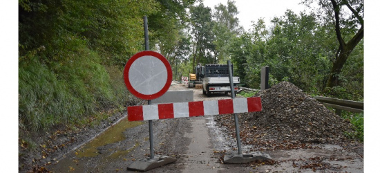 DĘBNA: Kiedy będzie można przejechać? Powiat informuje