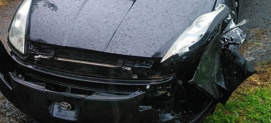 Zderzenie dostawczaka i osobówki. Jest ślisko. Uważajmy! (FOTO)