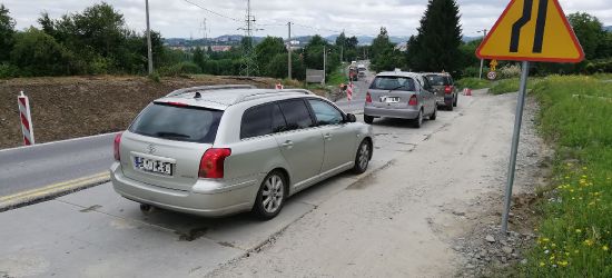 OBWODNICA SANOK: Jadą na czołówkę! Płyty w coraz gorszym stanie (FILM, ZDJĘCIA)