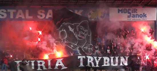 „Furia trybun” pomogła. Lider niezagrożony (FILM, SKRÓT MECZU)