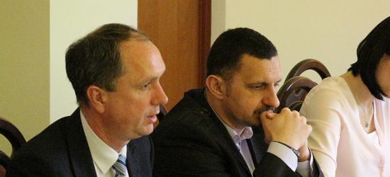 Ukradli 4 piły spalinowe i 400 litrów paliwa. Nie uciekli daleko