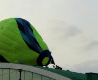 REGION: Ukraiński balon uderzył o dach Hali MOSiR (FILM, ZDJĘCIA)