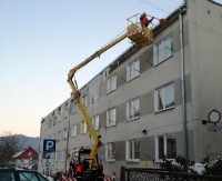 PO INTERWENCJI: Nie ma już potężnych sopli przy Orzeszkowej (ZDJĘCIA)