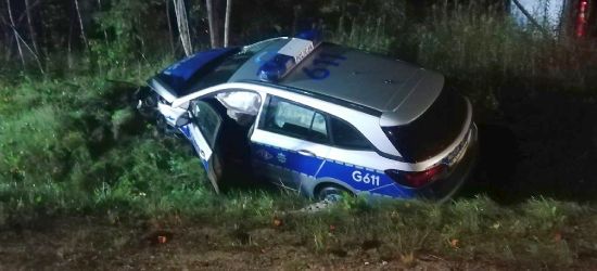 Wypadek. Radiowóz w rowie. Dwaj policjanci w szpitalu (ZDJĘCIA)