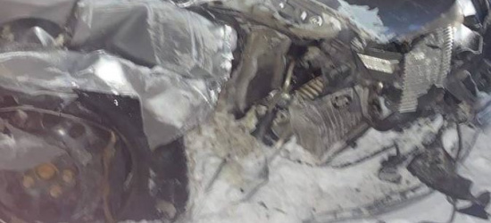 BIESZCZADY: Młody kierowca jazdę zakończył na słupie