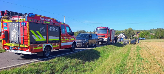 TRZESIONÓW. Stracił panowanie nad Fiatem i dachował [ZDJĘCIA]