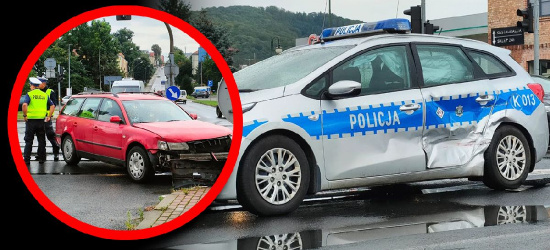 SANOK: Uderzyła w radiowóz, który jechał na sygnale (FOTO)