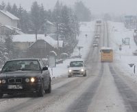 UWAGA KIEROWCY: Silny wiatr spycha samochody do rowu