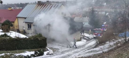 PRZYSIETNICA: Pożar domu. W środku uwięzione dwie osoby! (ZDJĘCIA)