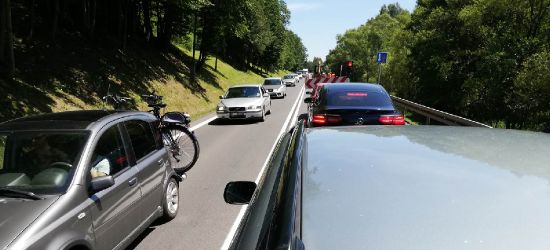 UWAGA KIEROWCY. Spore korki na trasie Sanok-Zagórz (ZDJĘCIA)