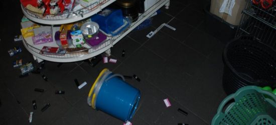 PODKARPACIE. Włamywacz zamknięty w sklepie. Sprawcą nietrzeźwy 15-latek