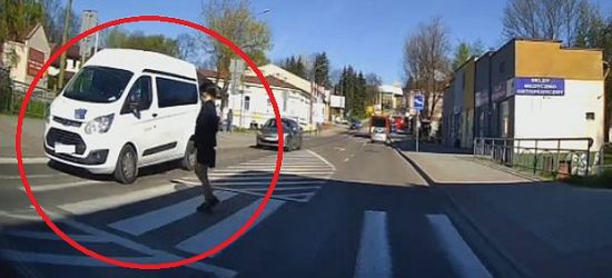 SANOK. Kolejne nagranie z samochodowej kamerki. Zachowajmy koncentrację! (VIDEO)