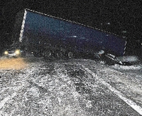 USTJANOWA: Tir w rowie. Utrudnienia trwały kilka godzin