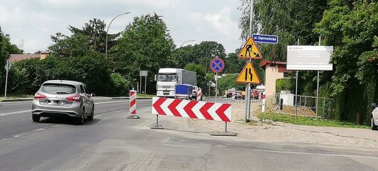 INTERWENCJA: Uważajmy na Rymanowskiej. „Można wjechać w pachołek” (ZDJĘCIA)