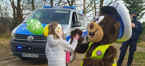 Miś-policjant ze świąteczną wizytą u dzieci (VIDEO, ZDJĘCIA)