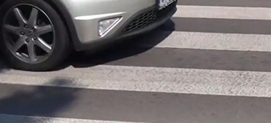 Potrącenie na Przemyskiej. Mężczyzna ze złamanymi żebrami trafił do szpitala