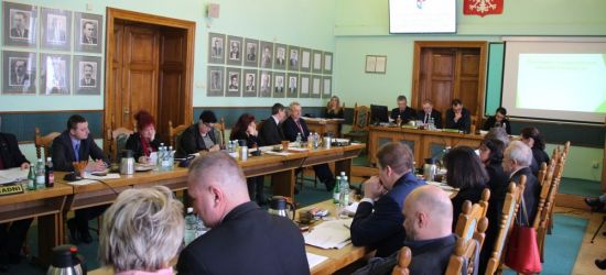 DZISIAJ: Nadzwyczajna sesja w mieście. Punkt o obligacjach komunalnych