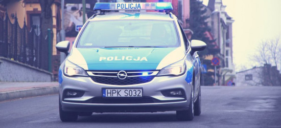 Ciało kobiety znalezione przy drodze. Co się wydarzyło?
