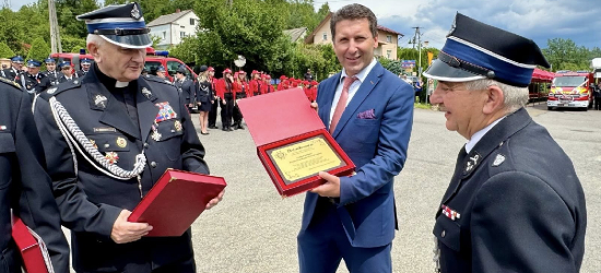 PORAŻ: Uroczyste poświęcenie nowego samochodu pożarniczego VW Crafter (ZDJĘCIA)