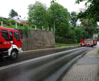 UWAGA! Mur grozi zawaleniem na chodnik. Droga przez miasto zamknięta do odwołania (ZDJĘCIA)