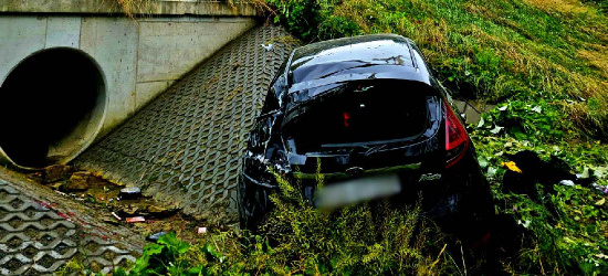 WOŁKOWYJA. Samochód spadł z 20-metrowej skarpy! 5 osób rannych (ZDJĘCIA)