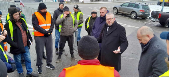 Grzegorz Braun na granicy: „Władza zastrasza protestujących” (VIDEO, FOTO)