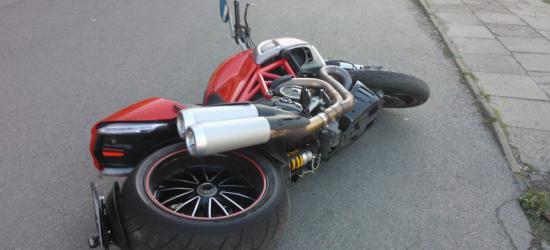 Potrącił motocykl podczas cofania i uciekł. Poszukiwany sprawca zdarzenia (ZDJĘCIA)