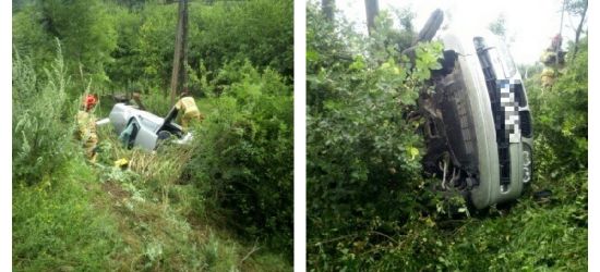 Zjechał z drogi, „przeciął” torowisko, spadł z nasypu (ZDJĘCIA)
