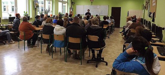 Cyberprzemoc jest przyczyną wielu problemów u młodzieży. Policjanci przestrzegają