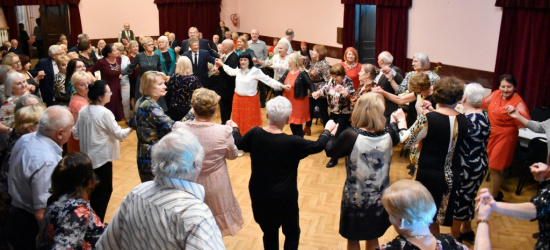 SANOK: Potańcówka dla Seniorów w Klubie Górnika