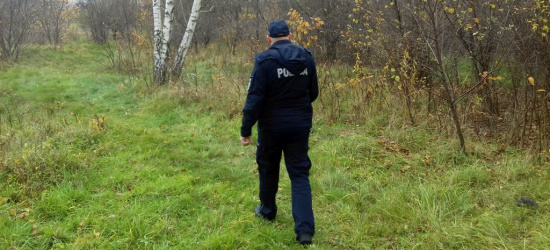 PODKARPACIE. 8-latka opuściła posesję. Policjanci znaleźli ją w zaroślach