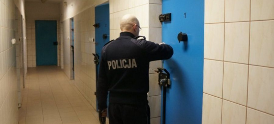 Pijany mieszkaniec Podkarpacia przejechał 200 km. Obudził się w celi na Mazowszu