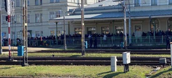 Ukraińcy wracają do ojczyzny. Dworzec w Przemyślu sparaliżowany! (ZDJĘCIA)