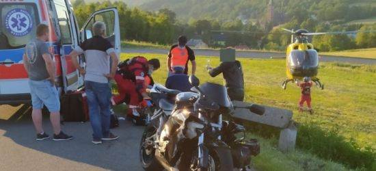 Uderzył w betonową barierkę. Interweniowało lotnicze pogotowie (ZDJĘCIA)