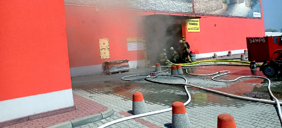 Aktualizacja. Pożar marketu budowlanego! 32 zastępy straży pożarnych na miejscu (ZDJĘCIA)