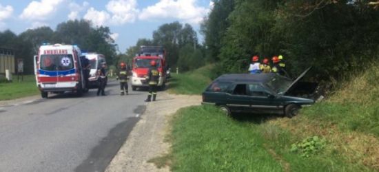 Zjechał z drogi i uderzył w przepust. Samochodem podróżowały dzieci (FOTO)