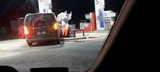 SANOK: Wjechał w dystrybutor paliwa. Chciał wysadzić stację benzynową? (ZDJĘCIA)