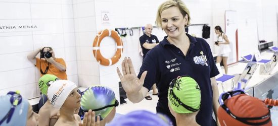 SANOK: Otylia Jędrzejczak szkoliła młodych adeptów pływania! (VIDEO, FOTO)
