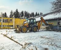 MOSiR: Trwa wyburzanie starego basenu. Już  niedługo w tym miejscu stanie nowoczesny obiekt (ZDJĘCIA)