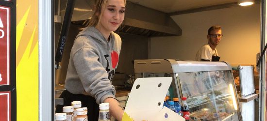 Dla każdego coś smacznego! Food trucki na Rynku w Sanoku (VIDEO, ZDJĘCIA)