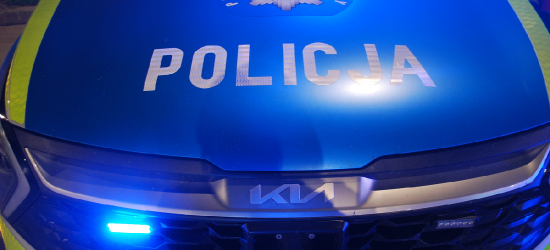 Siedział na chodniku w mroźną noc. Był kompletnie pijany i wychłodzony