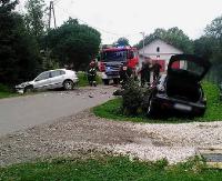 Zjechał na przeciwległy pas i zderzył się z osobówką. W samochodzie było dziecko (ZDJĘCIE)
