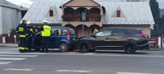 Uderzyła w tył auta, które zatrzymało się przed przejściem dla pieszych